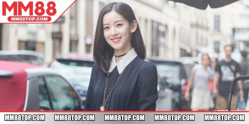 Giới thiệu tiểu sử tác giả Tú Uyên
